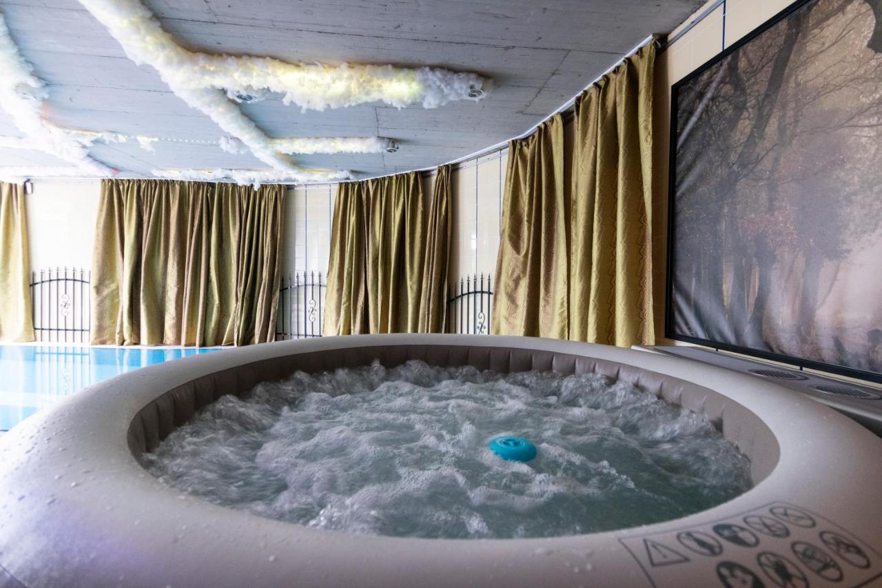 Unique With Private Pool, Cinema, Apartmán Praha
