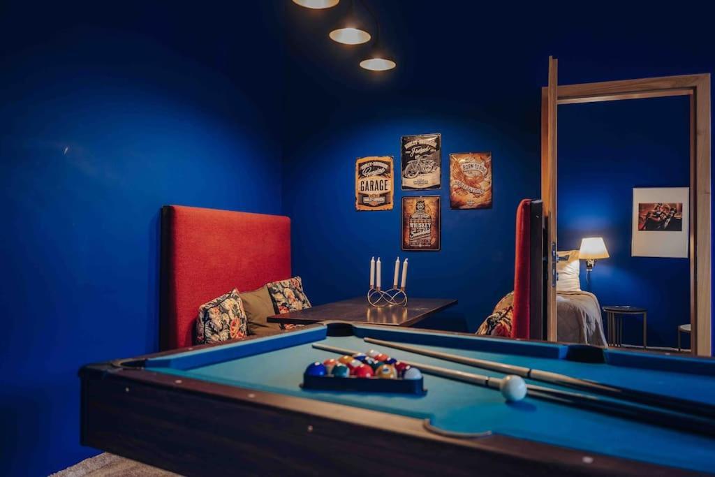 Unique With Private Pool, Cinema, Apartmán