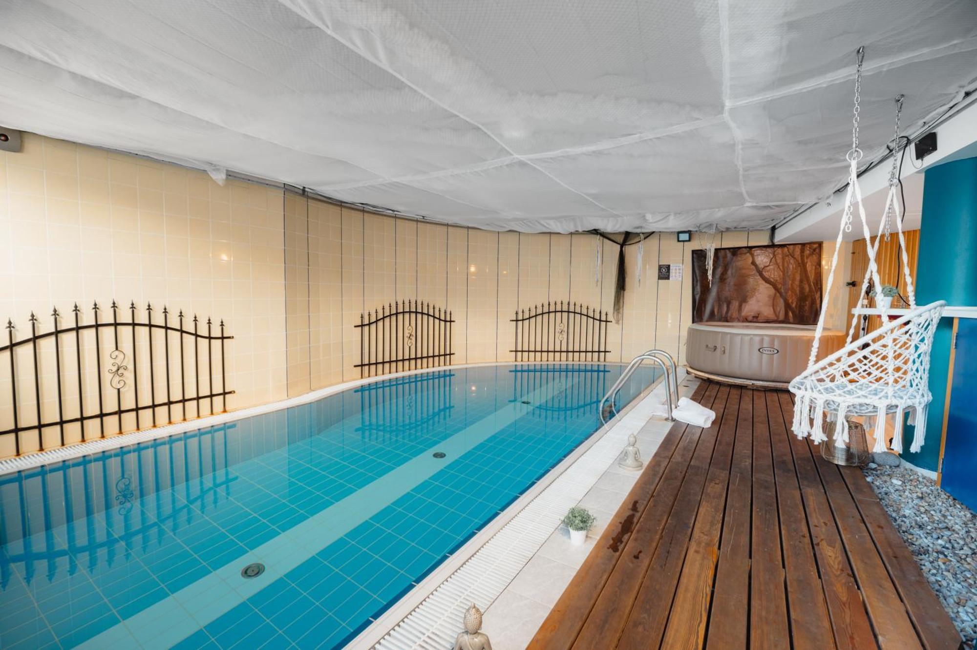 Unique With Private Pool, Cinema, Apartmán *